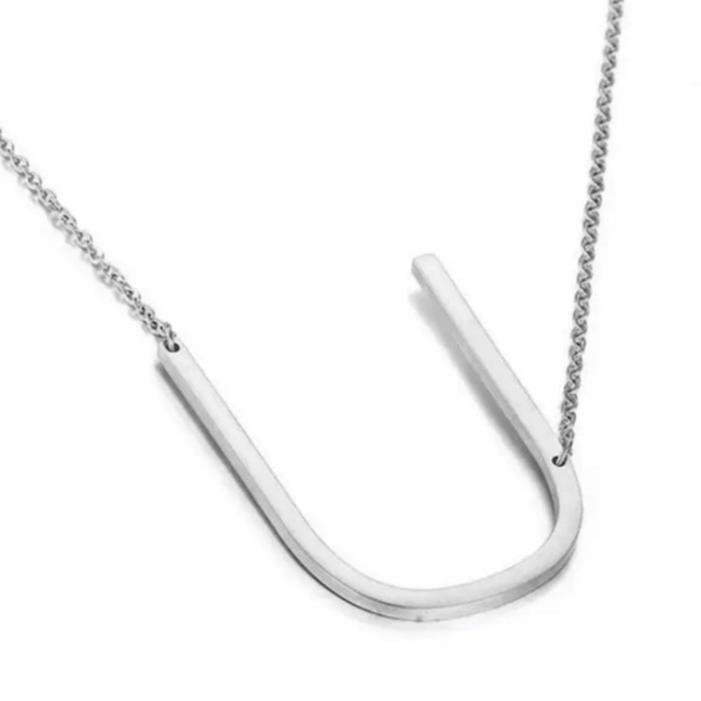NEW!! ❤️ Letter U Necklace